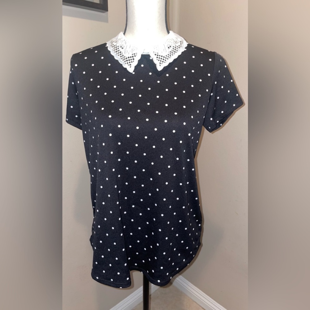 FAITH AND JOY SHORT SLEEVE COLLARED POLKA DOT TOP/BLOUSE SIZE SMALL  BUTTON